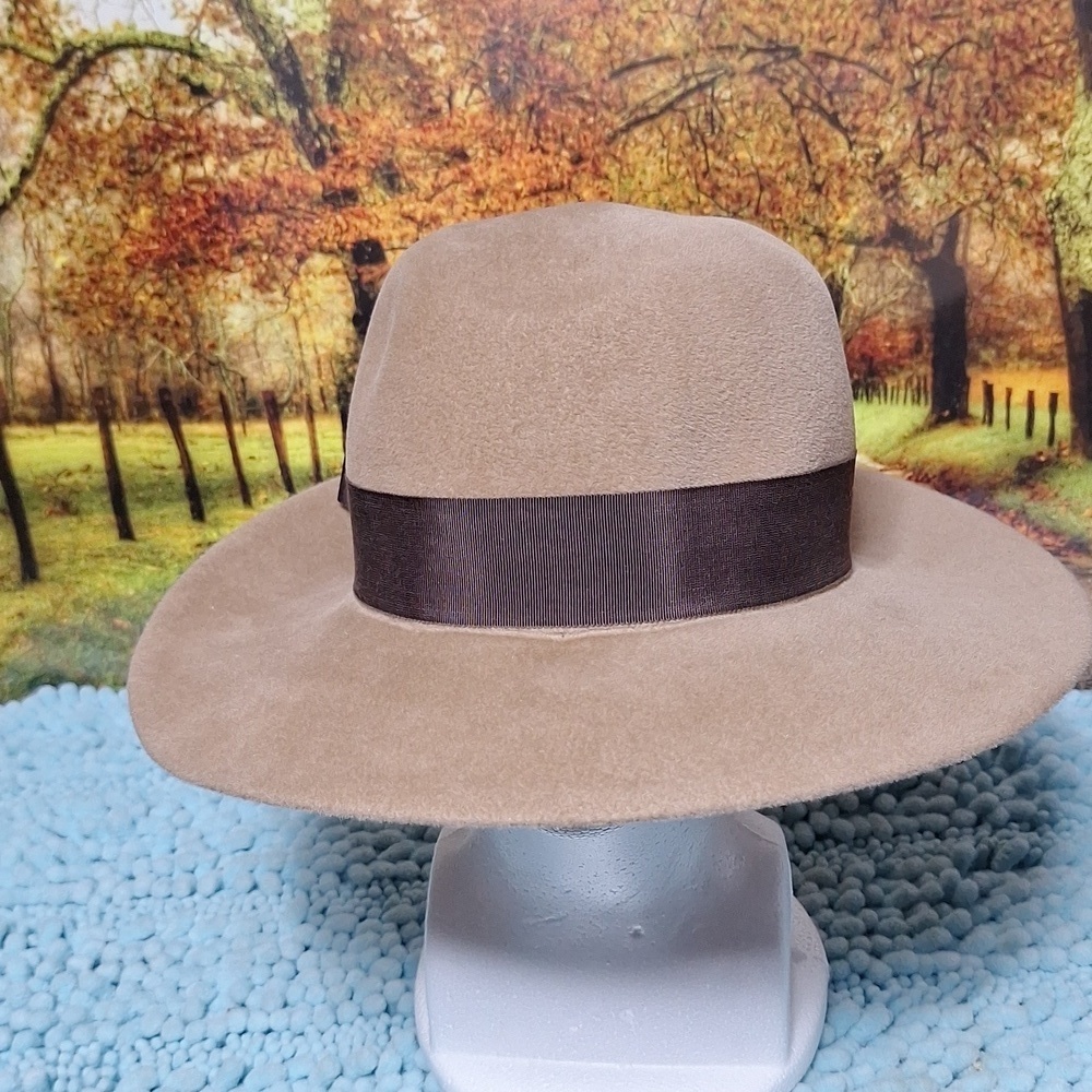 Chapeau creations tan vintage hat mint condition